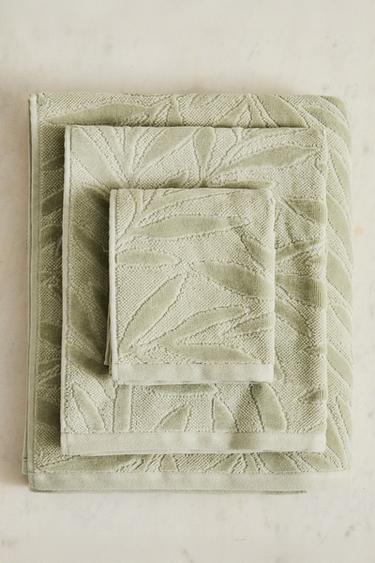 منشفة حمام بجاكار مشجر - أخضر الخاص بـ Zara