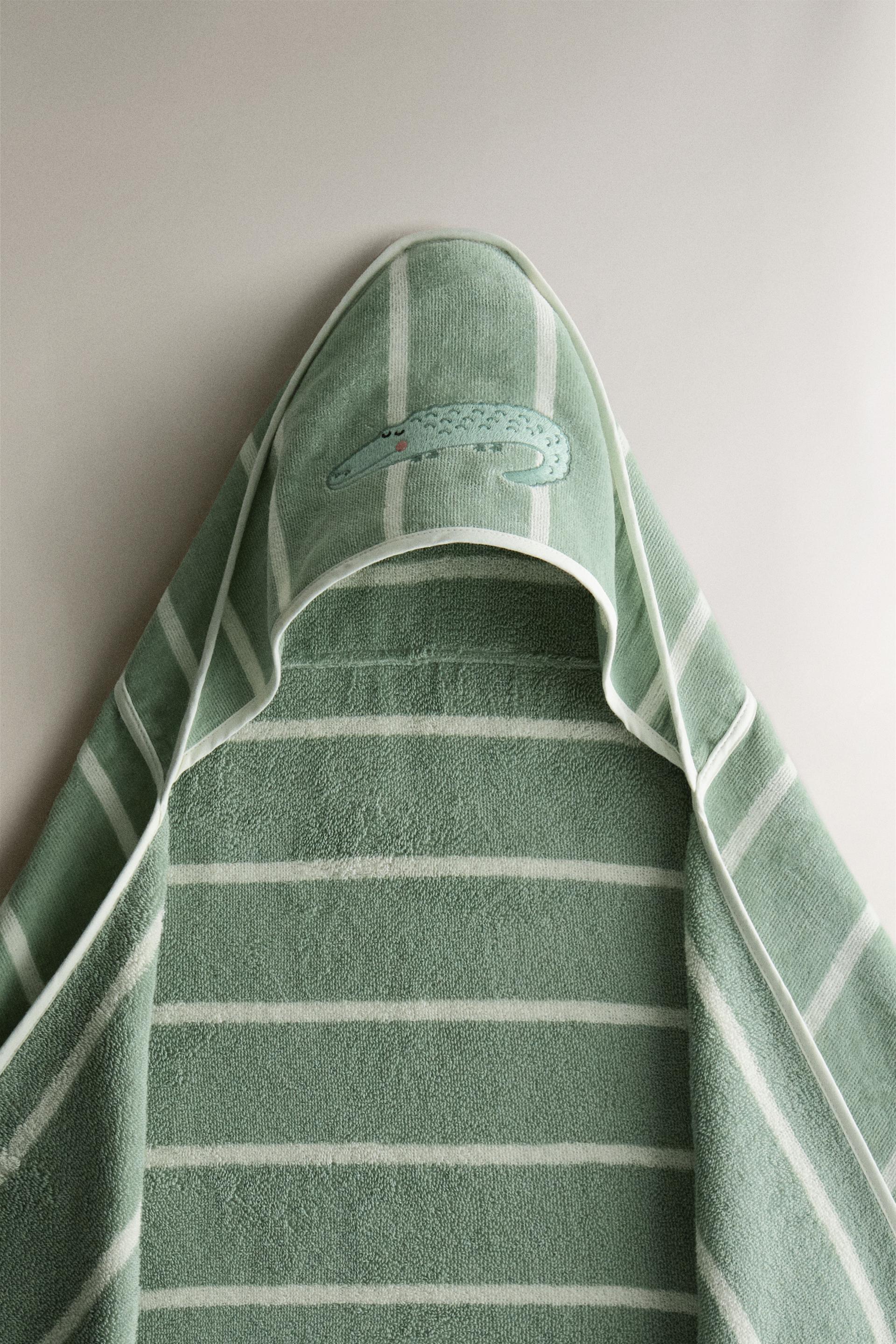CHILDREN’S VELOUR CROCODILE HOODED TOWEL Green ZARA Ireland