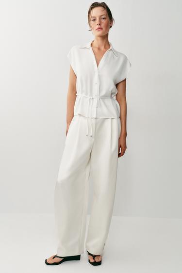 CAMISA SATINADA MANGA CORTA CINTURÓN - Blanco de Zara