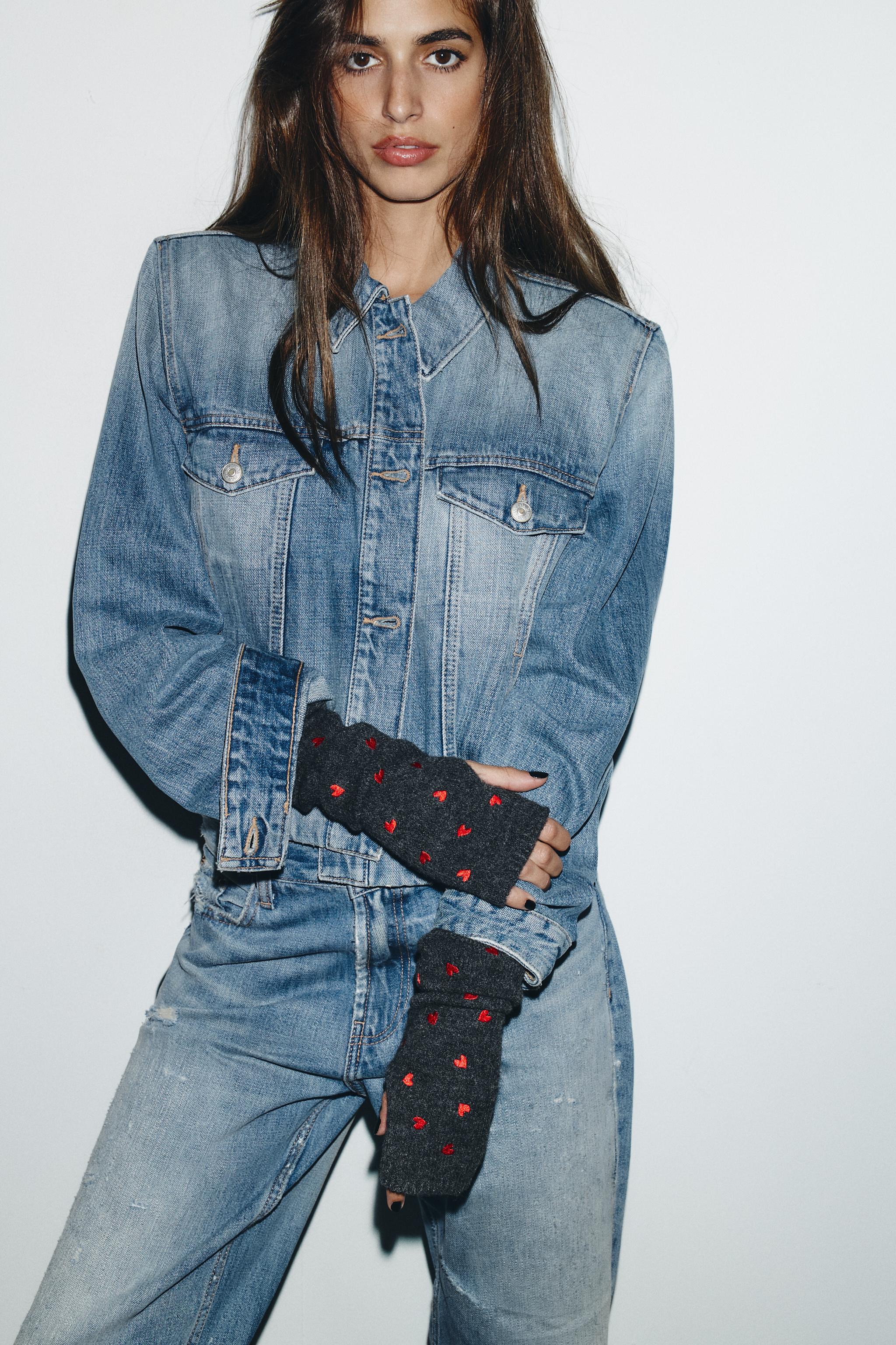 HEART EMBROIDERED KNIT MITTENS