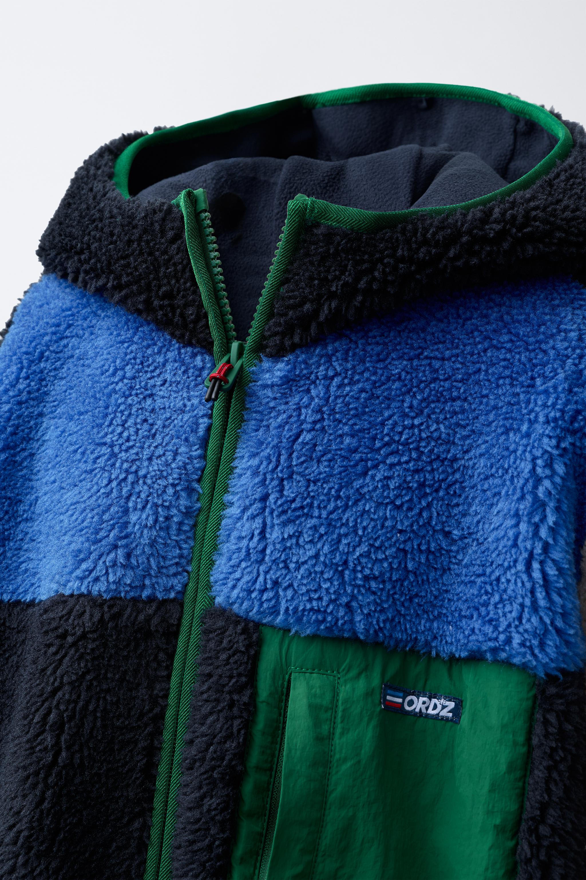 BLOUSON EFFET MOUTON À CAPUCHE COLOR BLOCK