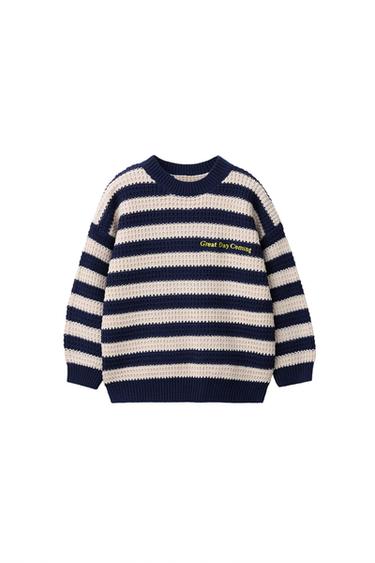 ČRTAST PLETEN PULOVER Z VEZENIM NAPISOM - Modra / Zelena od Zare