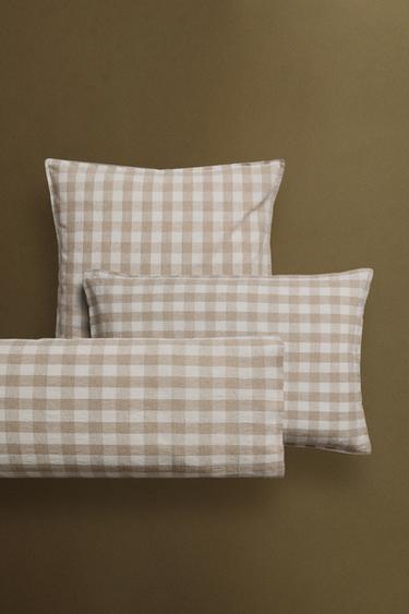 FUNDA ALMOHADA INFANTIL CUADROS - Beige claro de Zara - Imagen 0