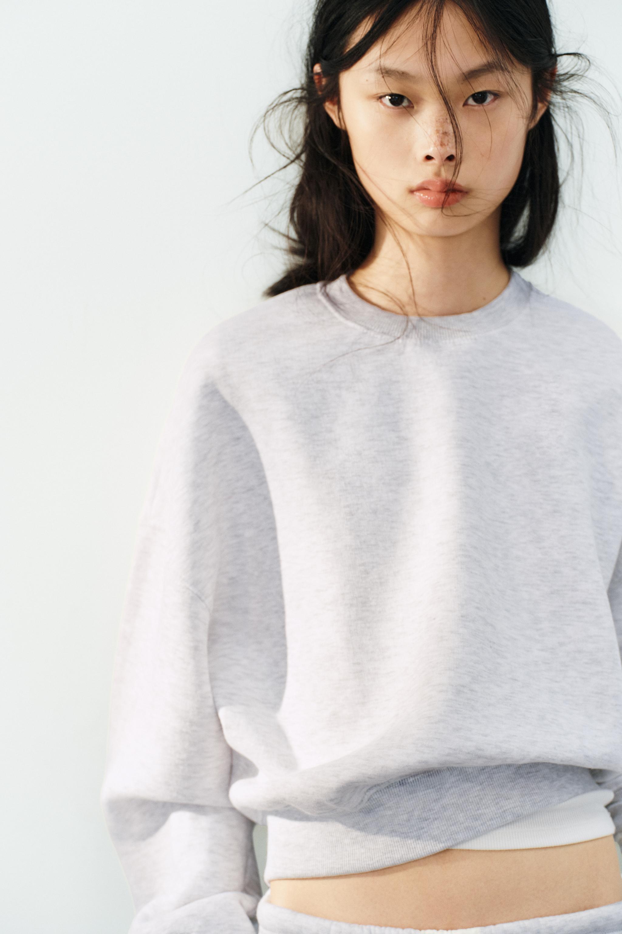 BASIC FLEECE SWEATSHIRT