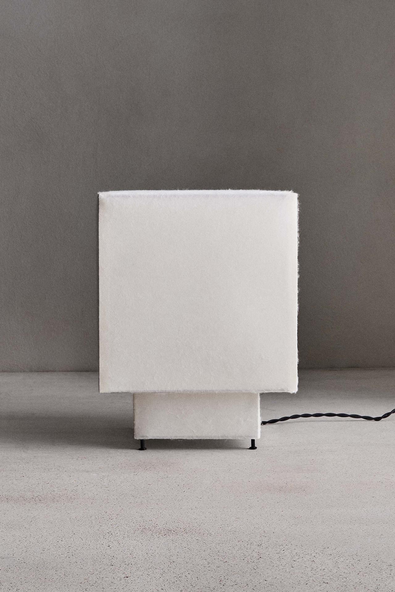 TABLE LAMP S 02 — Ecru