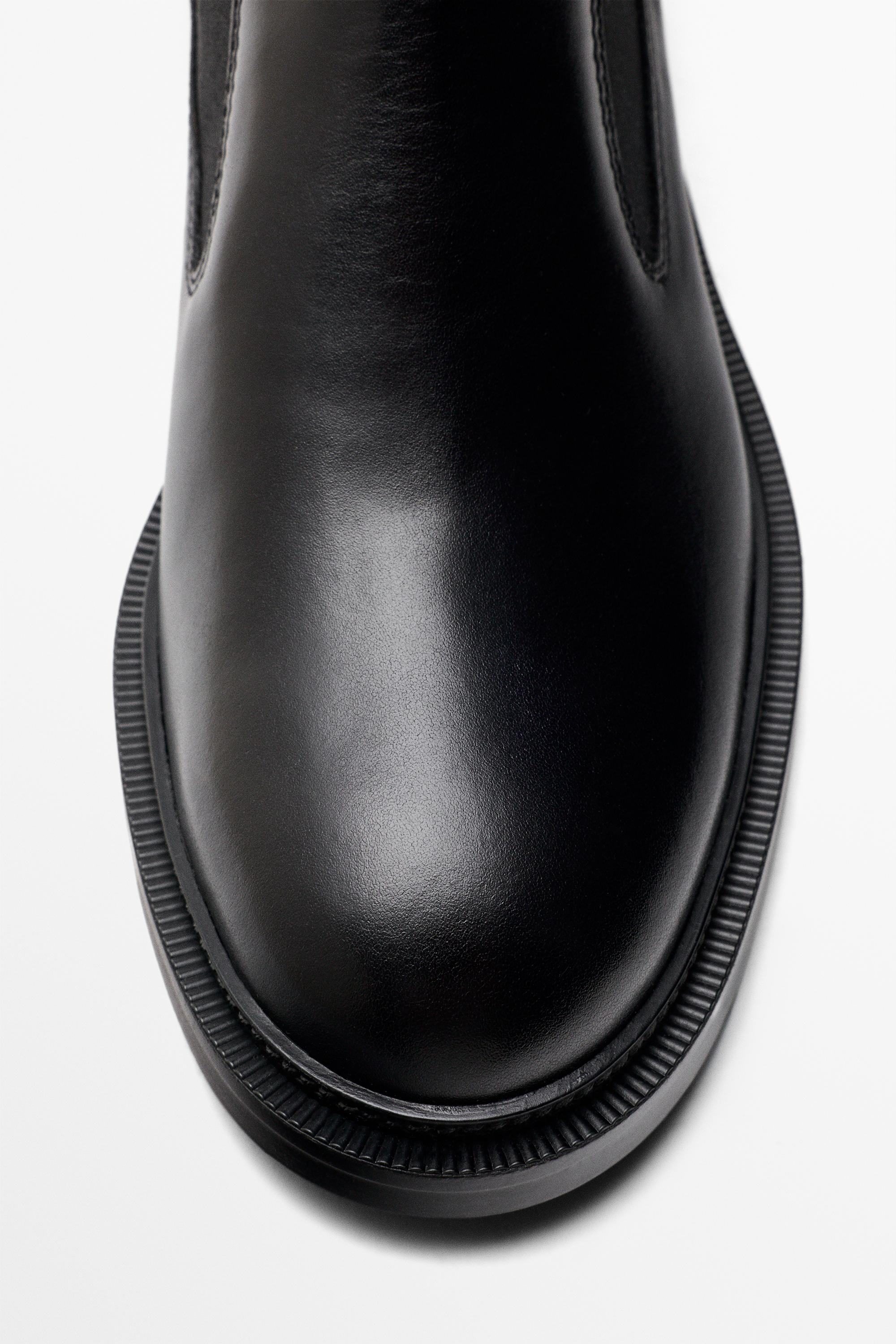 Flat leather Chelsea ankle boots