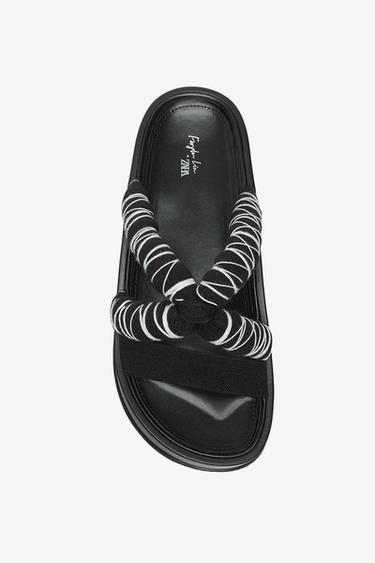 SANDALES COMPENSÉS À BRIDES MATELASSÉES X FANGLU LIN - Noir de Zara - Image 5