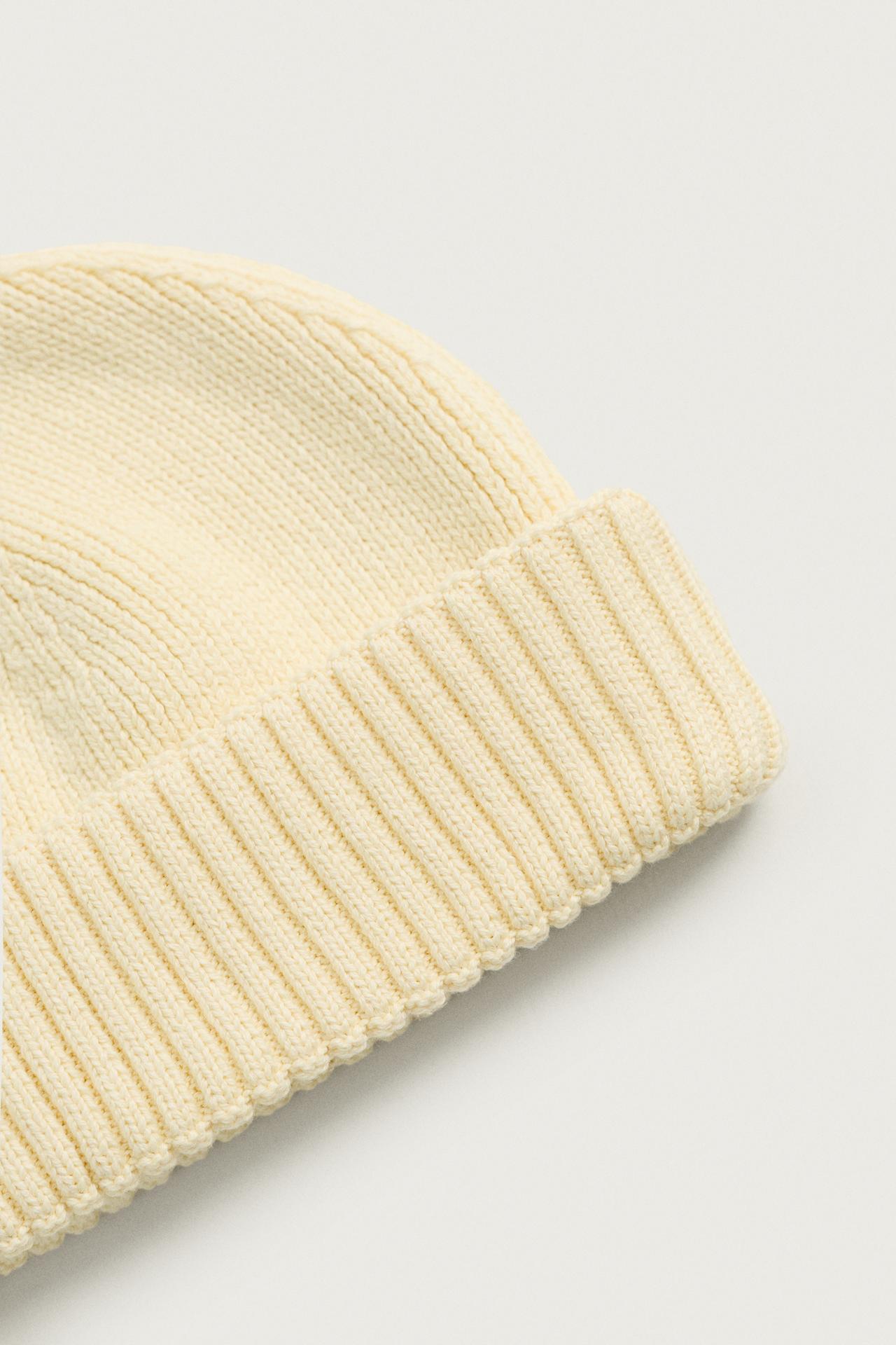 COTTON BLEND SHORT KNIT BEANIE — Butter