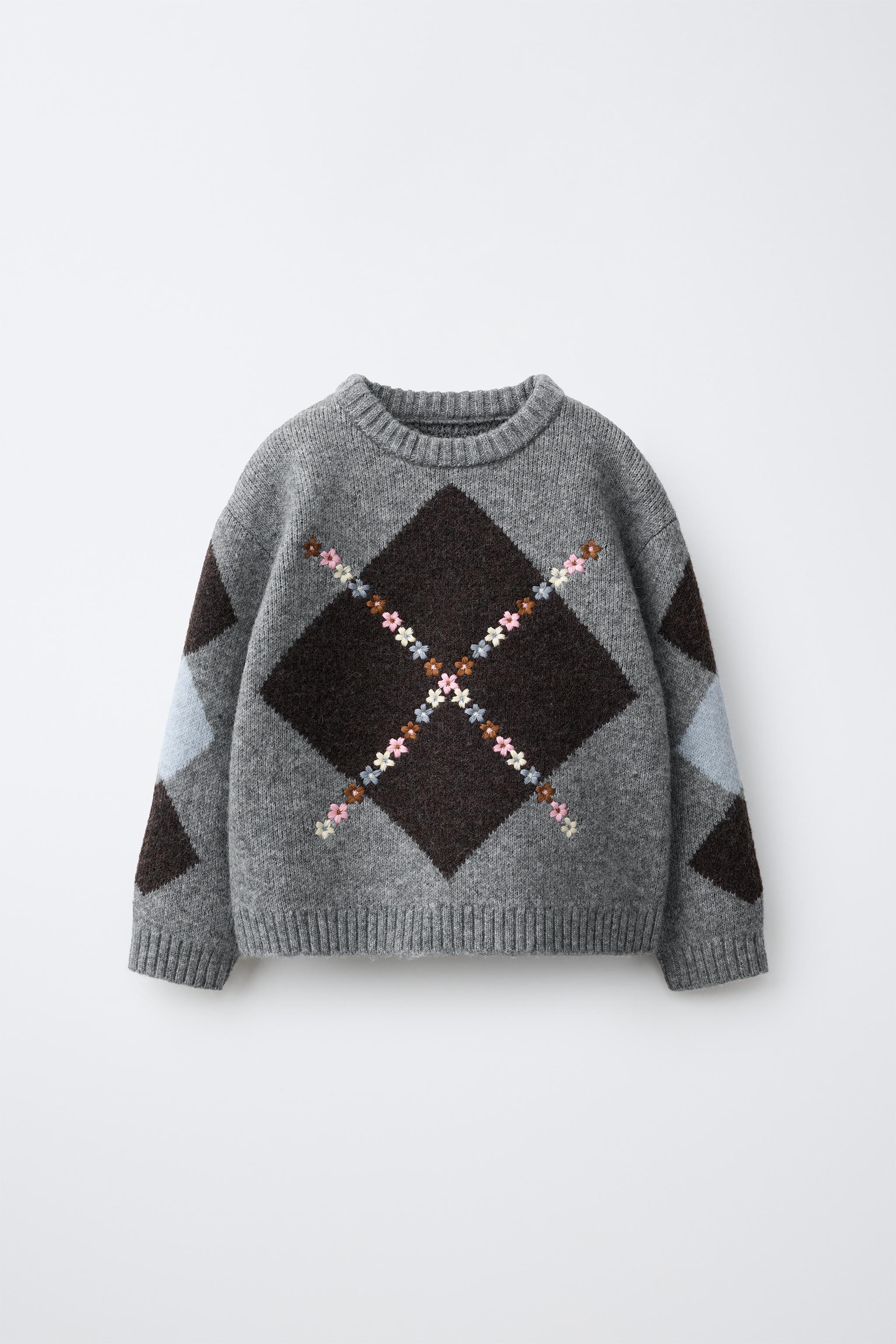 PULL EN MAILLE LOSANGES ET FLEURS BRODÉES