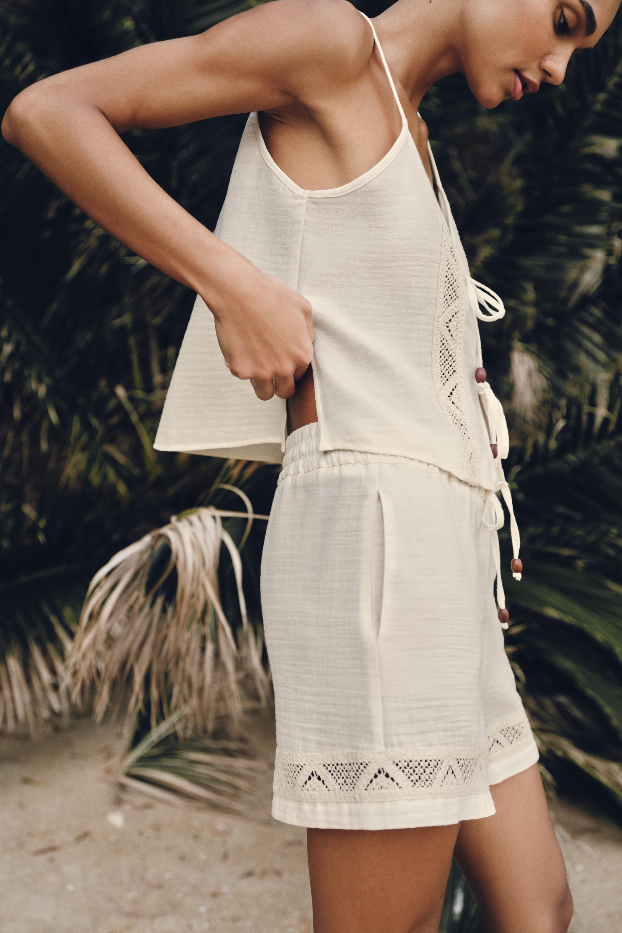 EMBROIDERED ELASTIC WAIST SHORTS