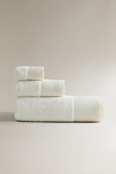 BATH TOWEL WITH LINEN BORDER - Ivory by Zara - Image 0