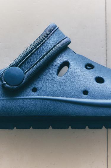 ZUECO ENGOMADO - Azul Marino de Zara