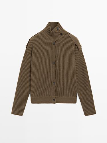 Cárdigan punto detalle botones lana - Khaki de Zara