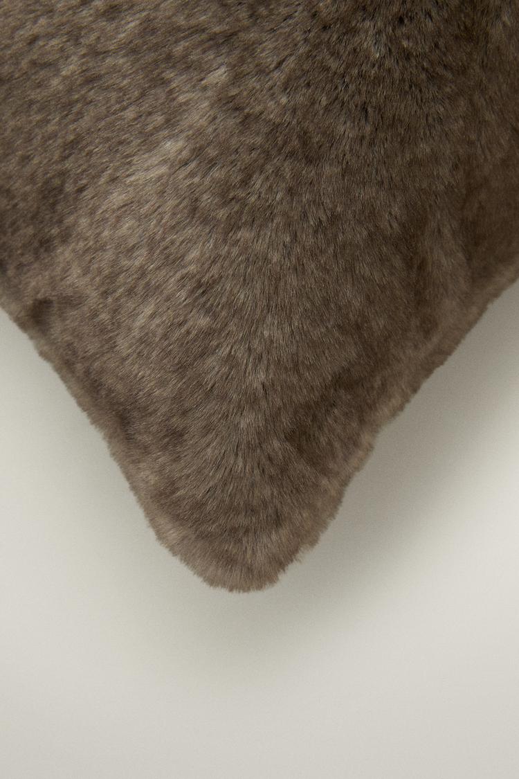 OMBRÉ FUR THROW PILLOW COVER — Taupe gray