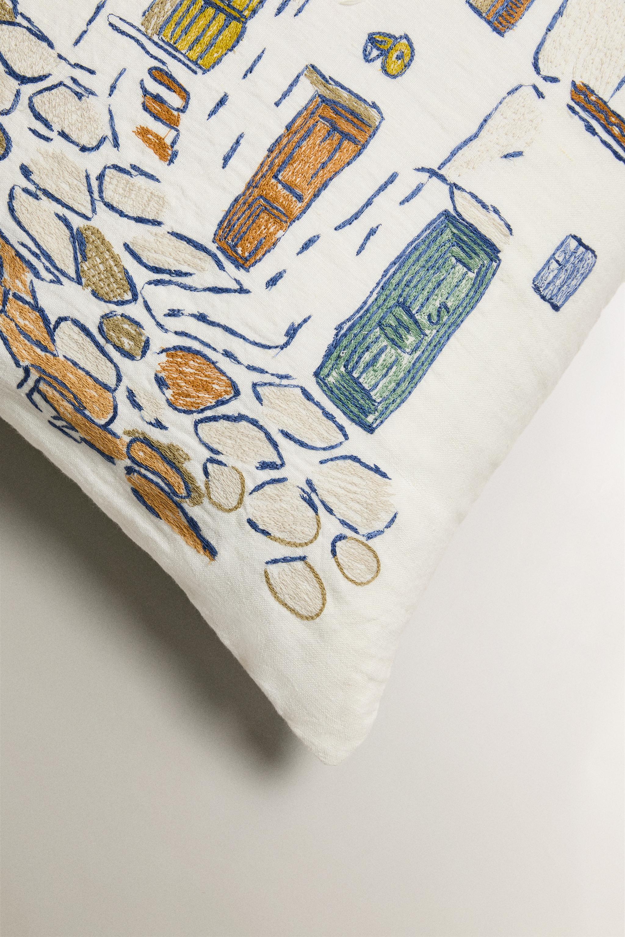 家々 刺繍 クッションカバー - ライトベージュ | ZARA Japan / 日本