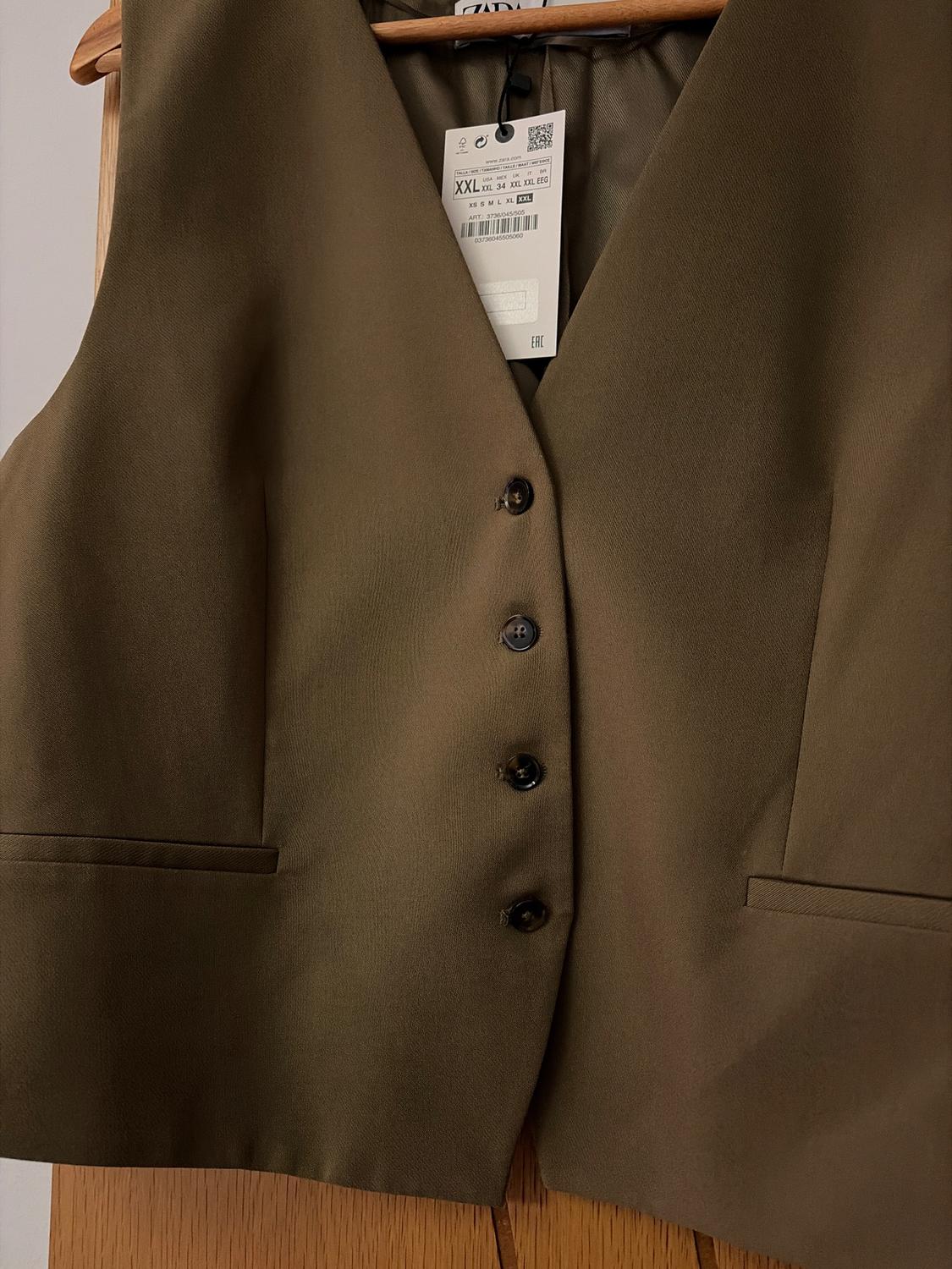 BUTTONED SHORT WAISTCOAT - Image 3