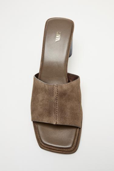 SANDALES À TALONS EN CROÛTE DE CUIR - Gris taupe de Zara