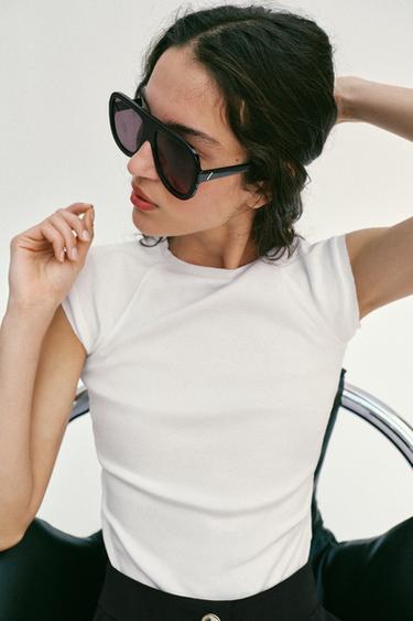تيشرت بمظهر مغسول بأكمام رنغلان - أبيض الخاص بـ Zara