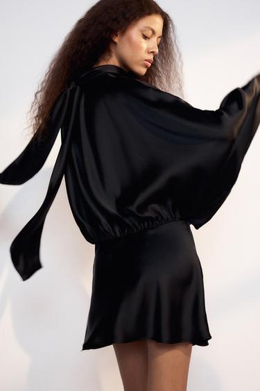 VESTIDO CORTO SATINADO FOULARD - Negro de Zara