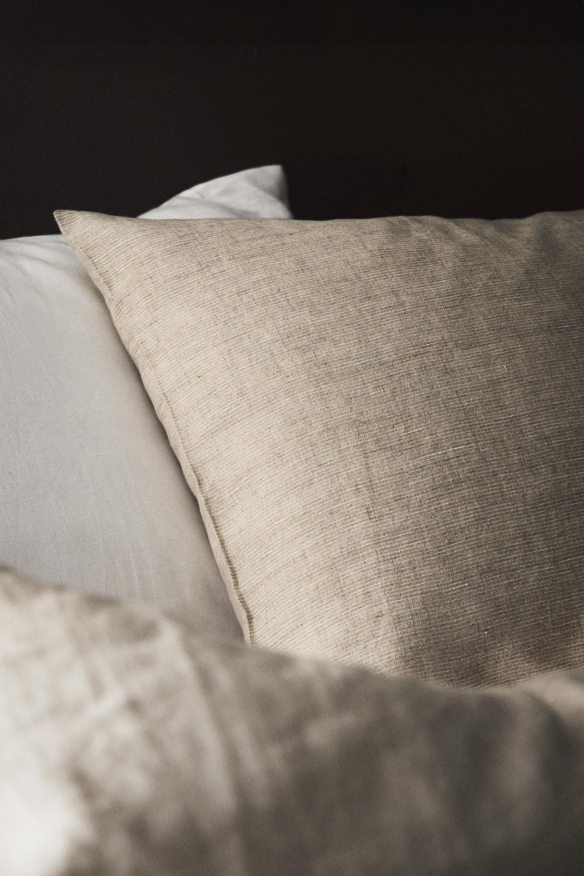 LINEN PILLOWCASE