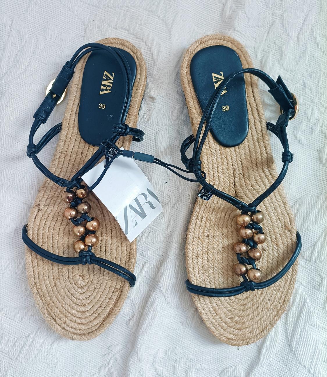 FLAT SANDALS WITH BALL DETAILS