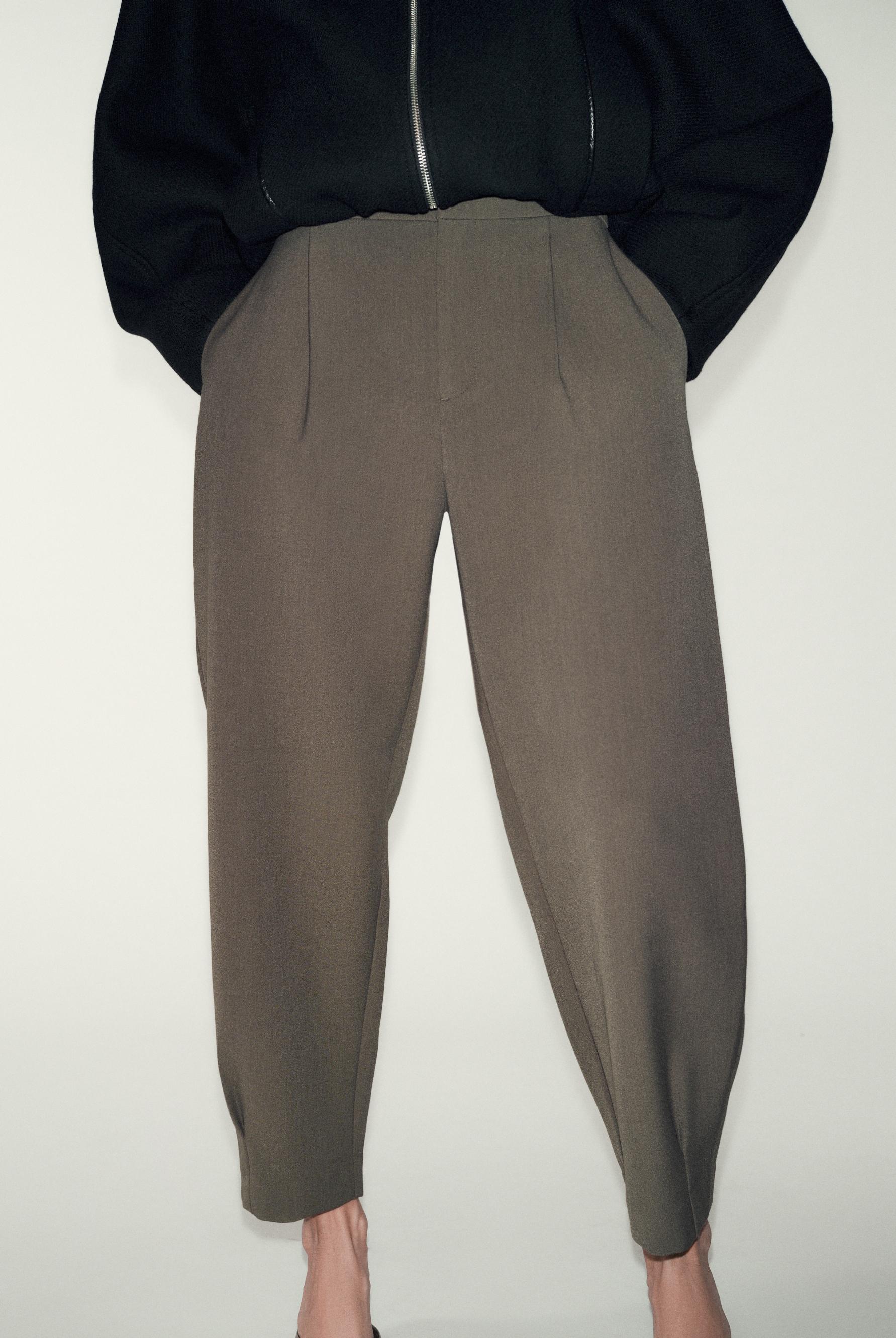PLEATED TAPERED PANTS