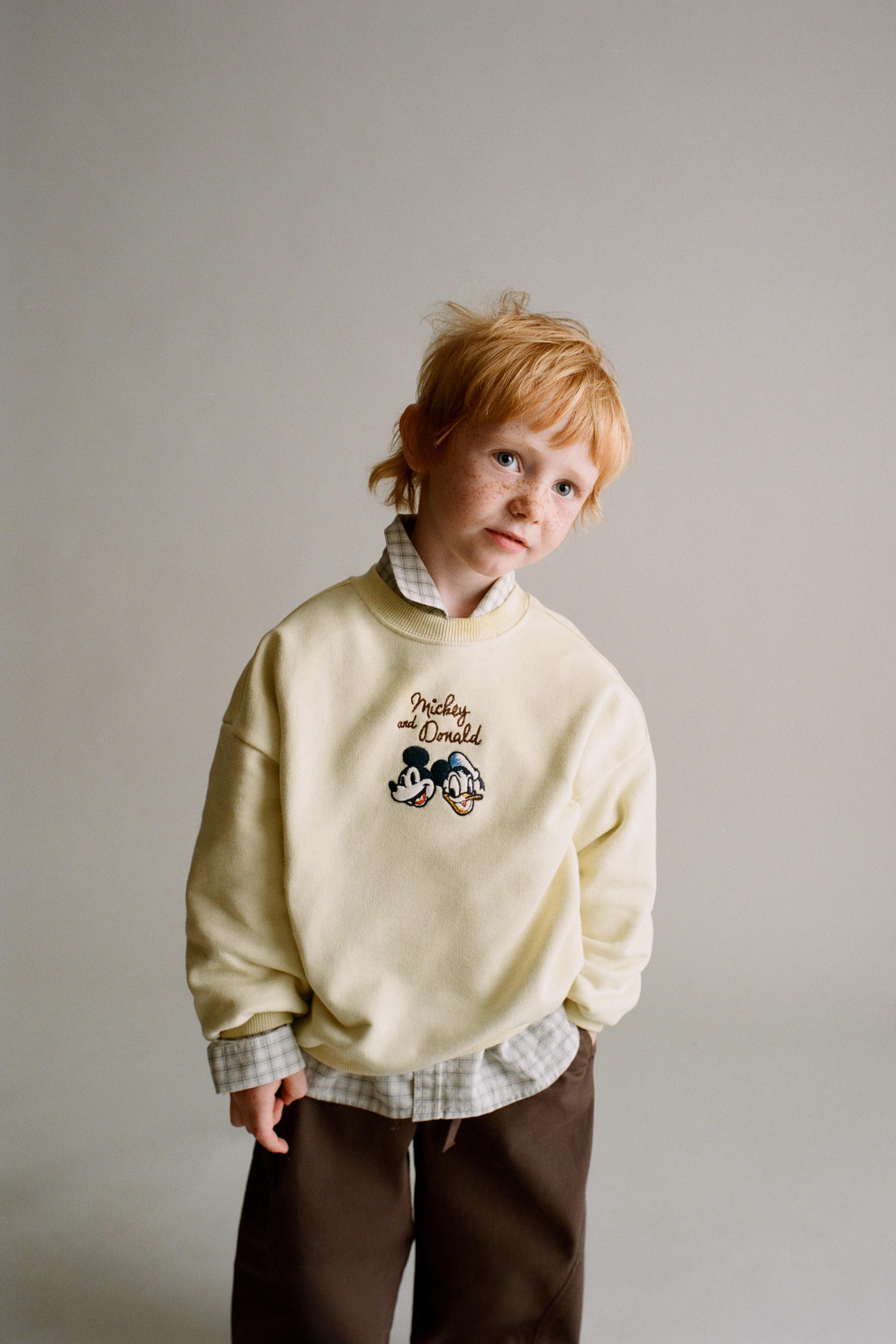 MICKEY MOUSE © DISNEY EMBROIDERED SWEATSHIRT — Butter