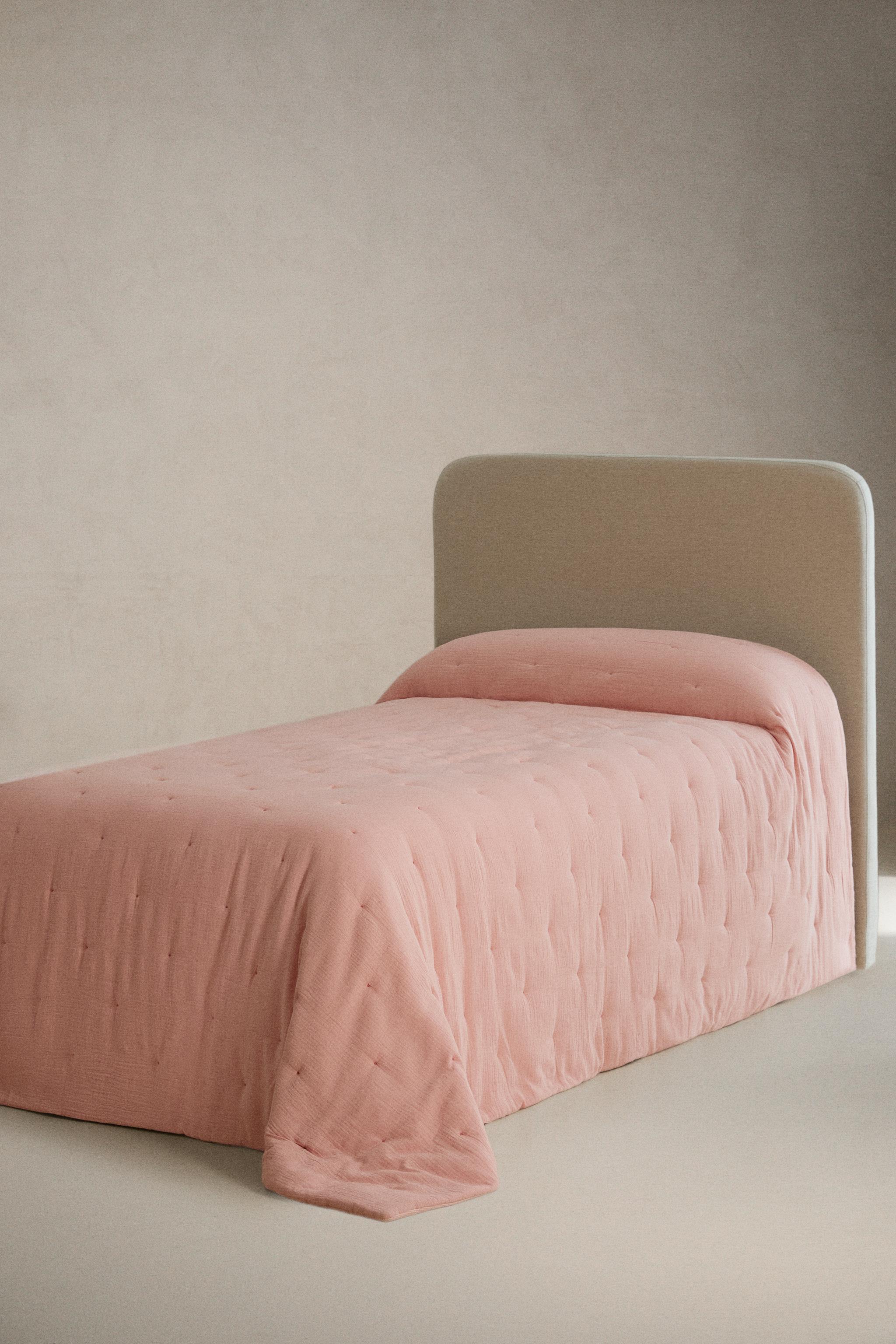KIDS' REVERSIBLE STRIPED MUSLIN QUILT — Pink