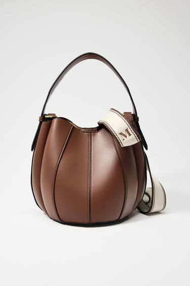 TOPSTITCH BUCKET BAG - Dark tan by Zara