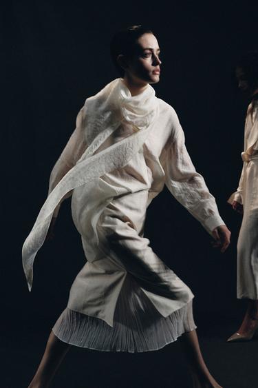 JUPE MIDI BIMATIÈRE ZW COLLECTION - Écru de Zara - Image 9