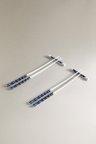 SET OF CERAMIC CHOPSTICKS AND RESTS X FANGLU LIN - White by Zara - Image 1