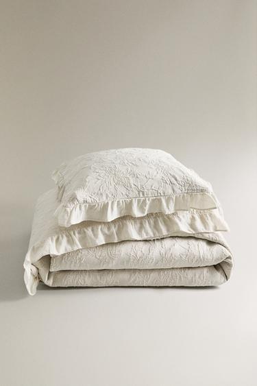 JACQUARD BEDSPREAD WITH RUFFLE TRIM - Ecru by Zara