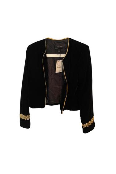 KURZER BLAZER AUS SAMT MIT GOLDENER BESTICKUNG