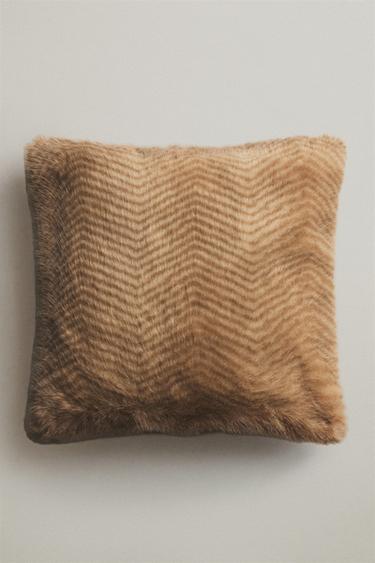 FUNDA COJÍN PELO PRINT VETAS - Beige claro de Zara