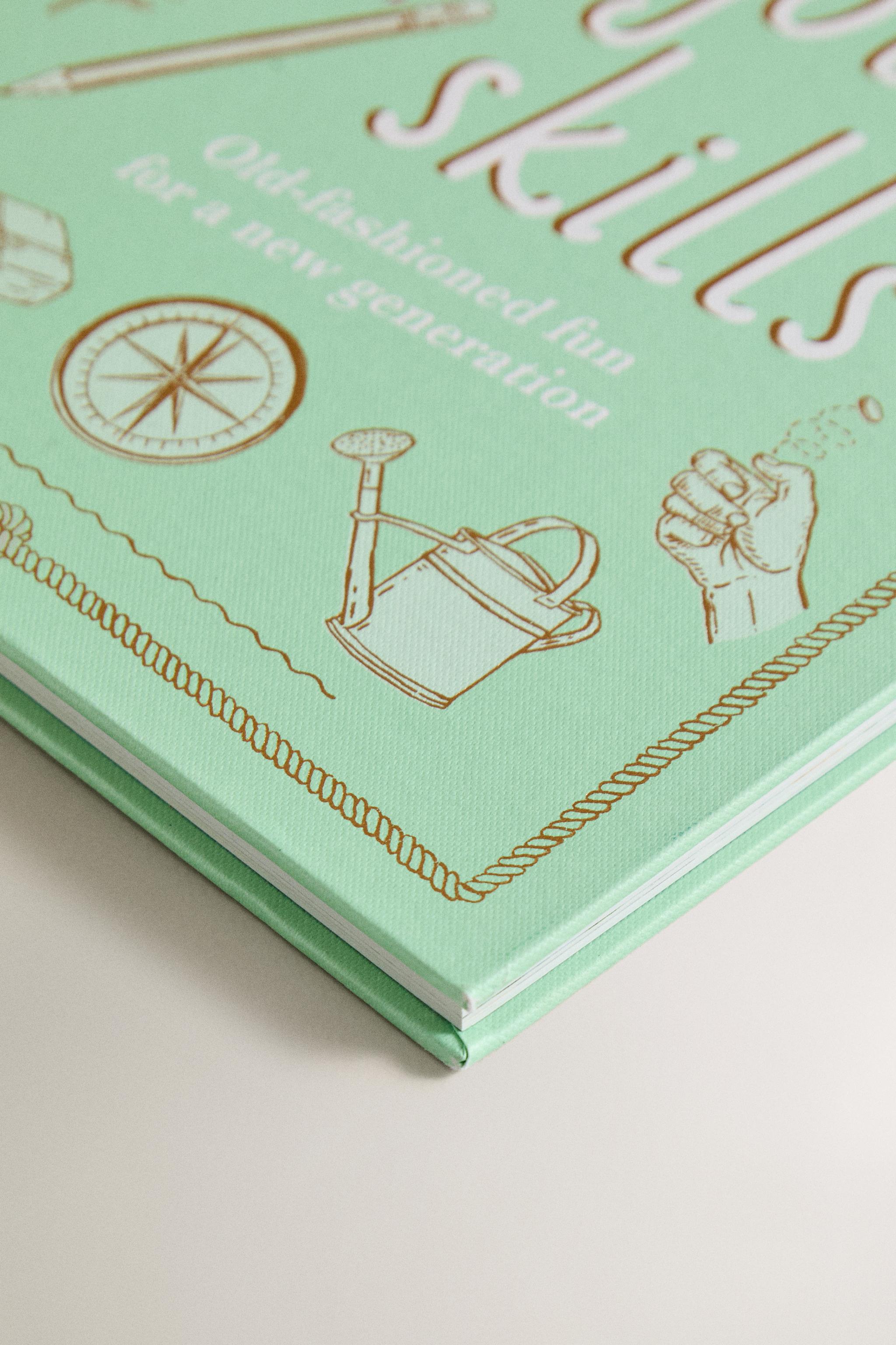 THE HANDBOOK OF FORGOTTEN SKILLS (ENGLISH) CHILDREN’S BOOK — Multicoloured