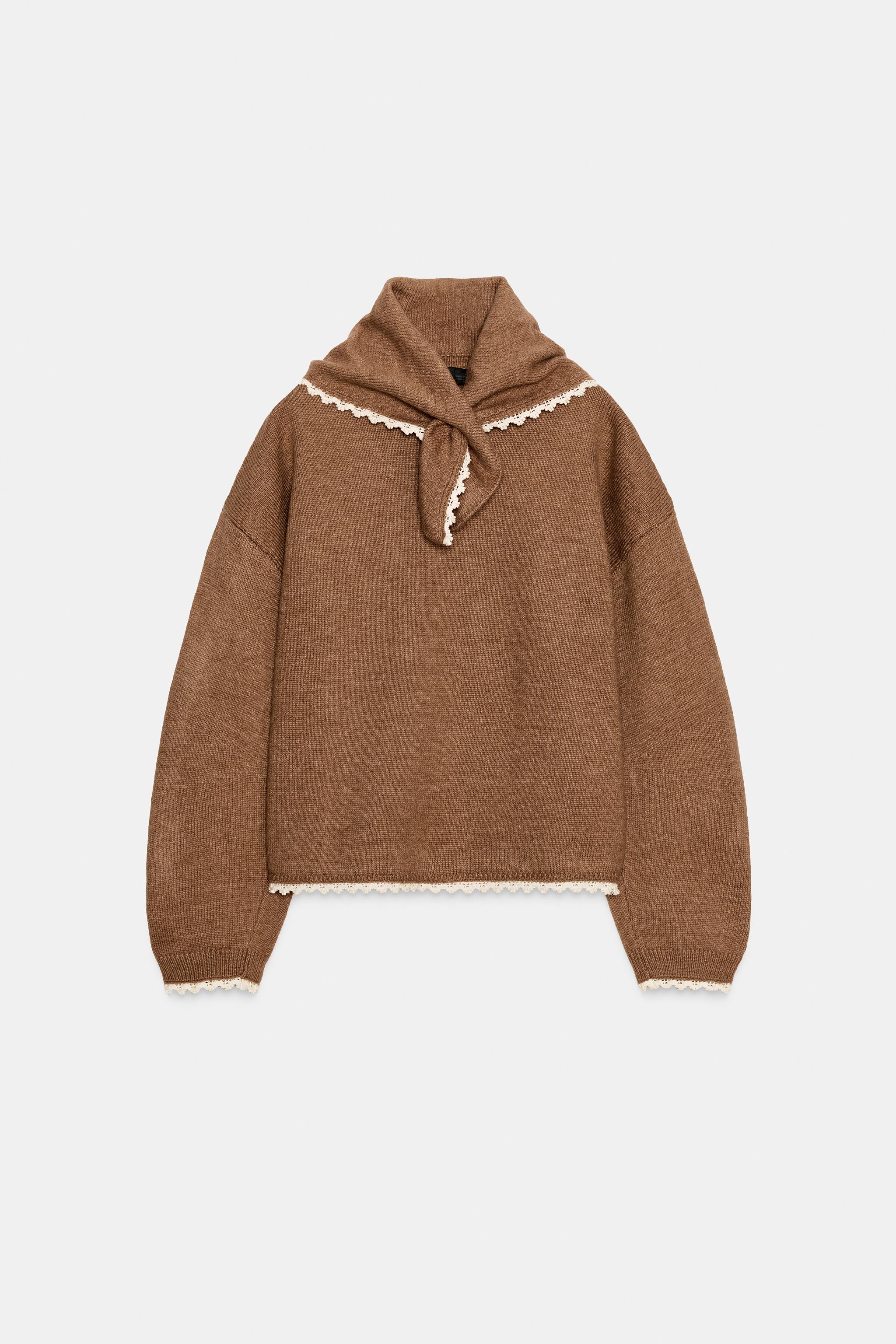 PULL EN MAILLE AVEC BANDANA ET DENTELLE