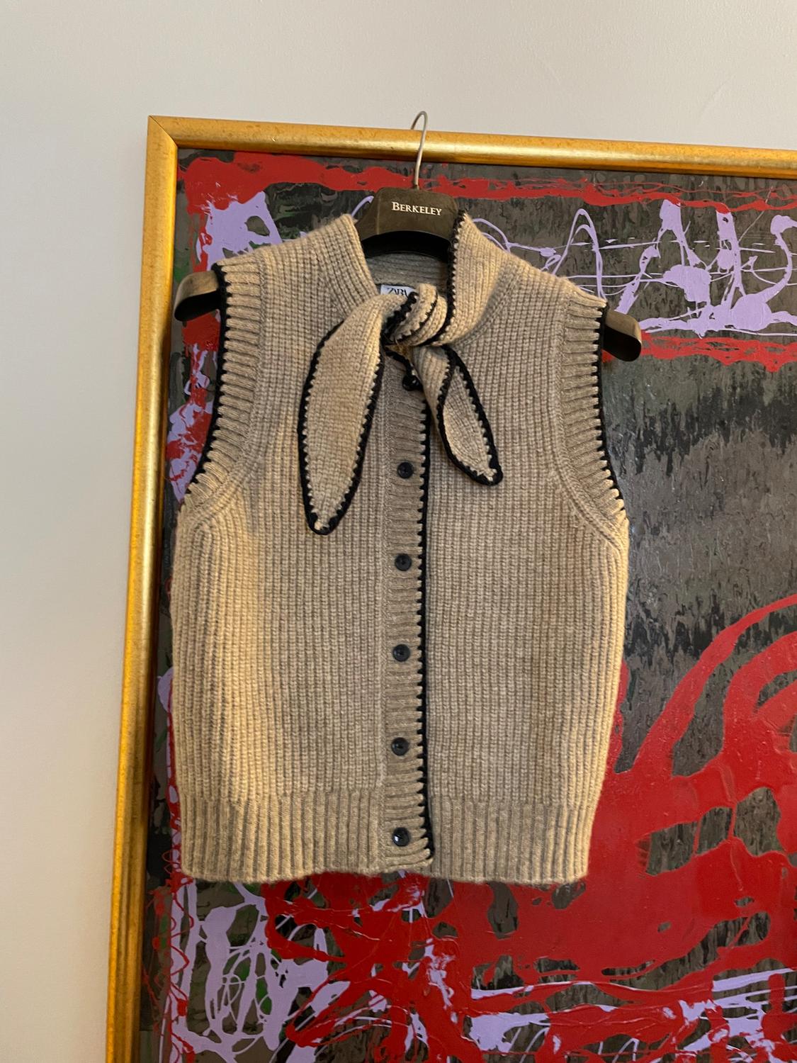 GILET IN MAGLIA CON SCIARPA INTEGRATA - Image 2