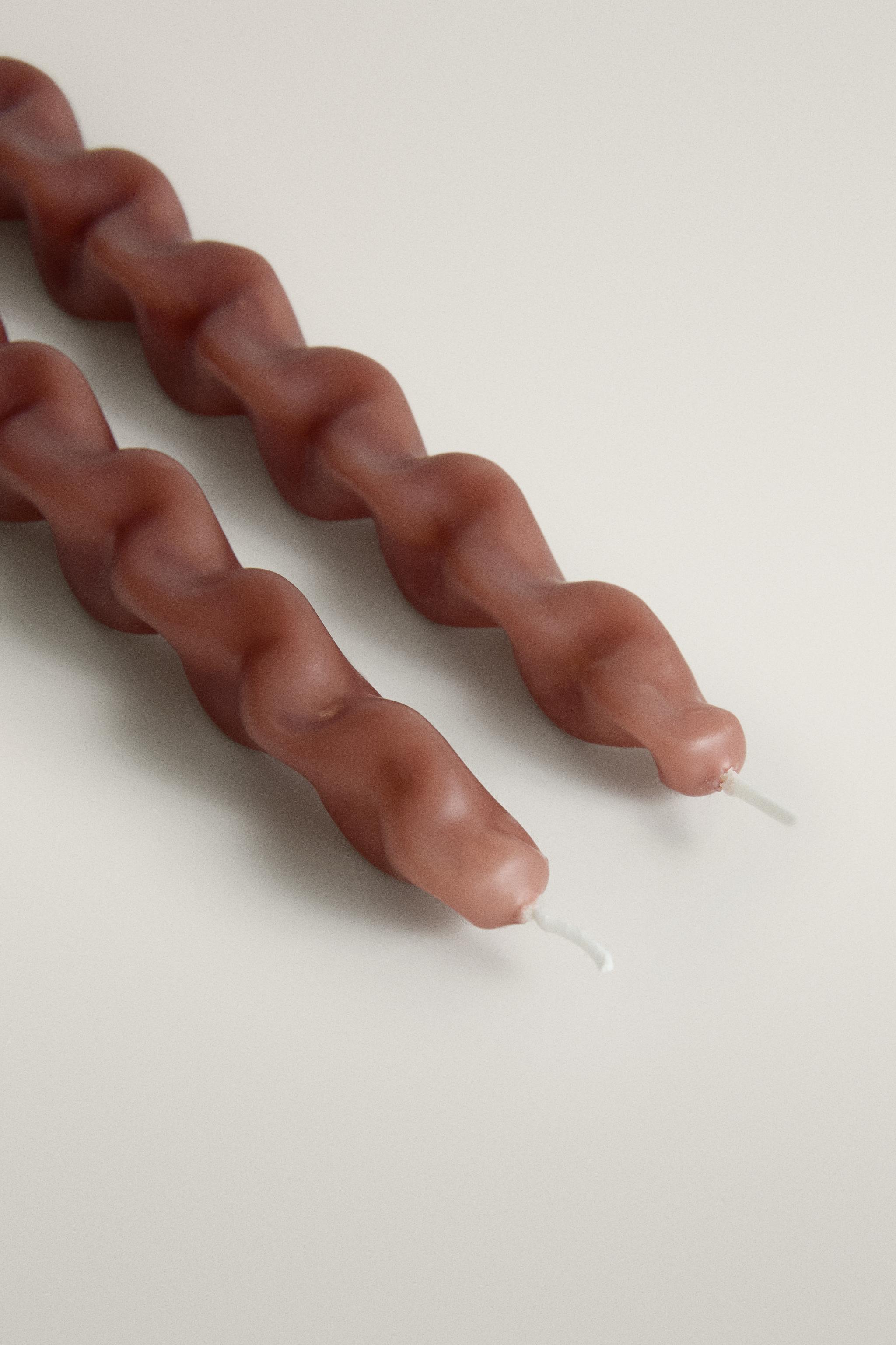 SET OF WAVY DECORATIVE CANDLES (SET OF 2)