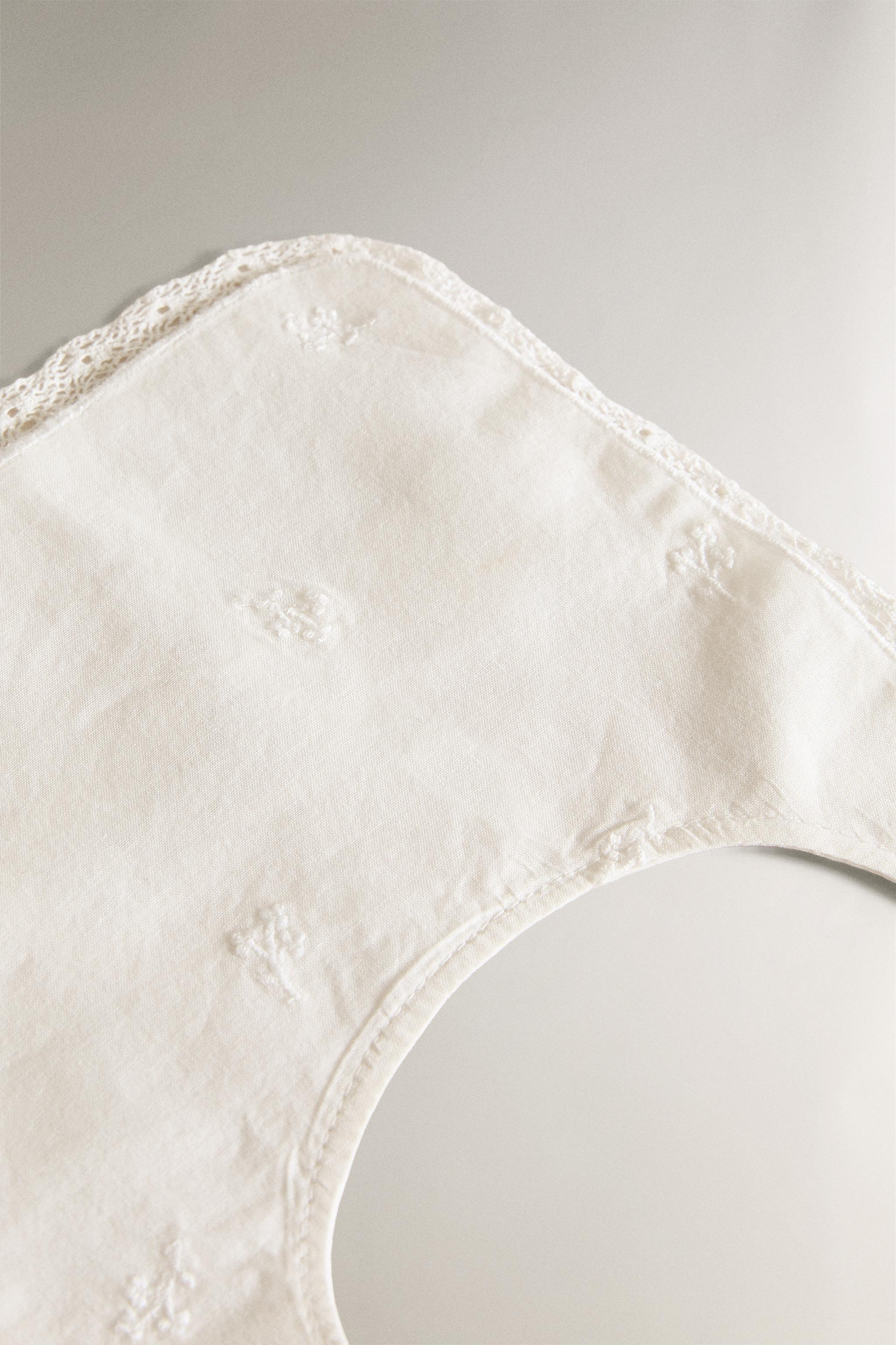 BABY BIB WITH FLORAL EMBROIDERY