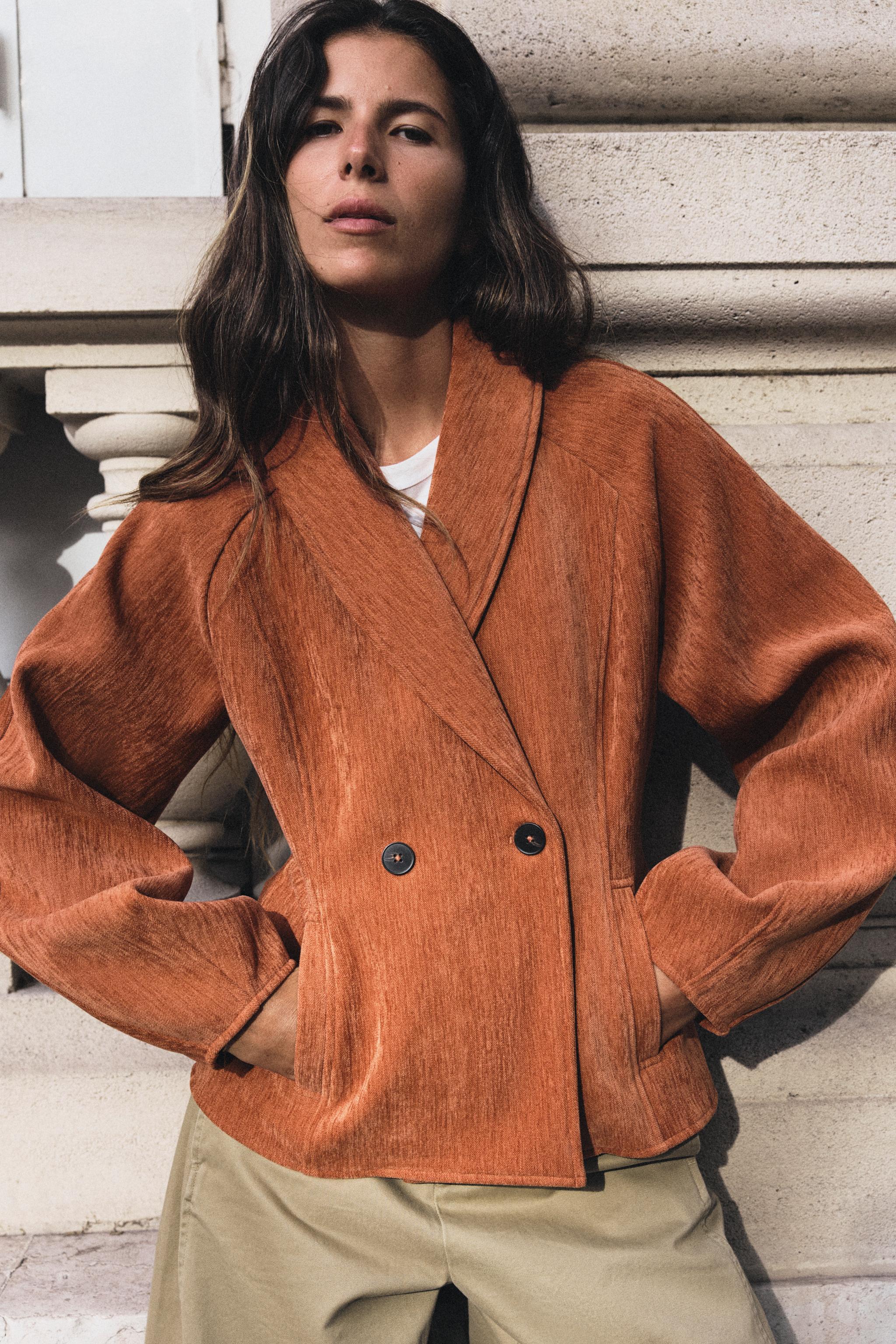FITTED DOUBLE-BREASTED JACKET