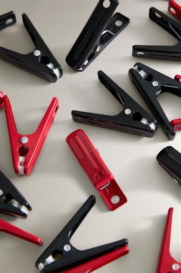 LOT PINCES MÉTALLIQUES VÊTEMENTS (LOT DE 20) - Rouge / Noir de Zara - Image 2