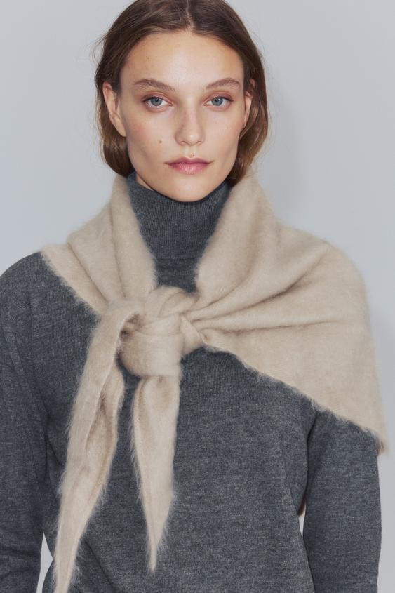 Zara BRUSHED EFFECT 100% WOOL TRIANGULAR SCARF - Light camel - Image 0