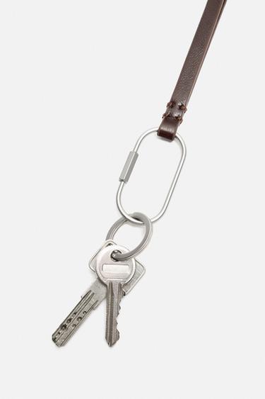 PORTE-CLÉS AVEC PENDENTIF EN CUIR - Marron de Zara - Image 4