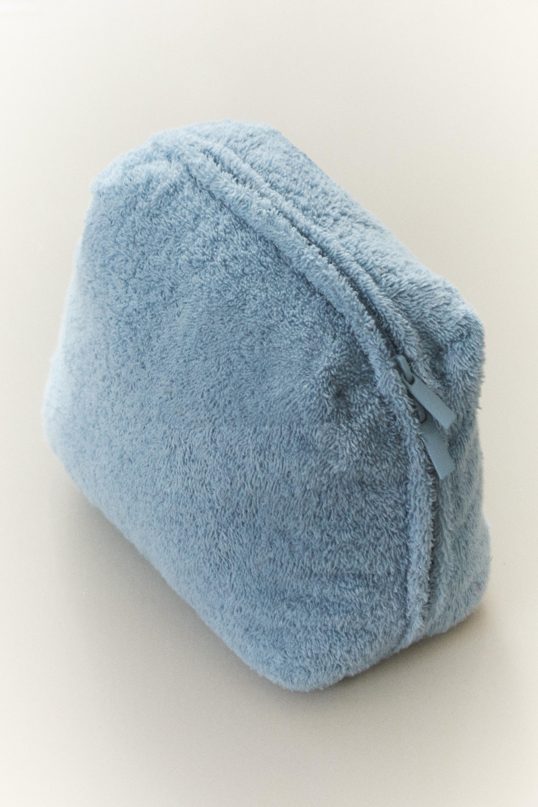 MEDIUM TOWEL MAKEUP BAG — Light Blue