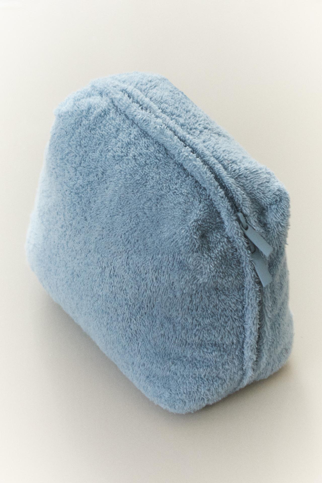 MEDIUM TOWEL MAKEUP BAG — Light Blue