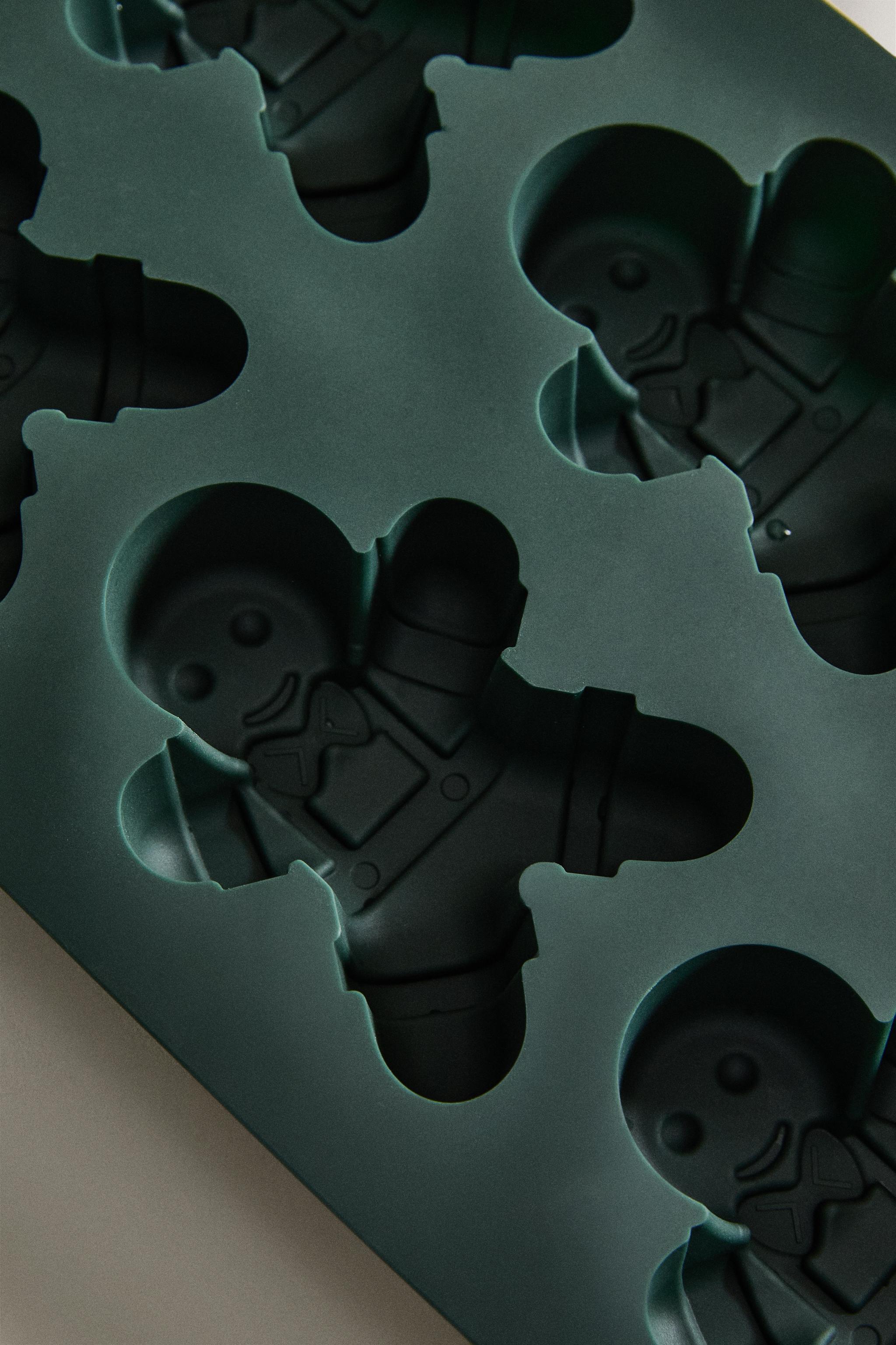 CHRISTMAS GINGERBREAD COOKIE BAKING MOLD