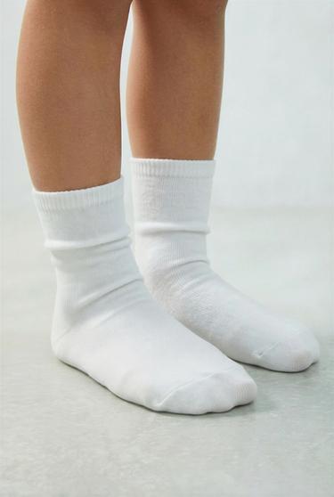 НАБОР ИЗ ЧЕТЫРЕХ СРЕДНИХ НОСКОВ — БЕЛЫЙ от Zara