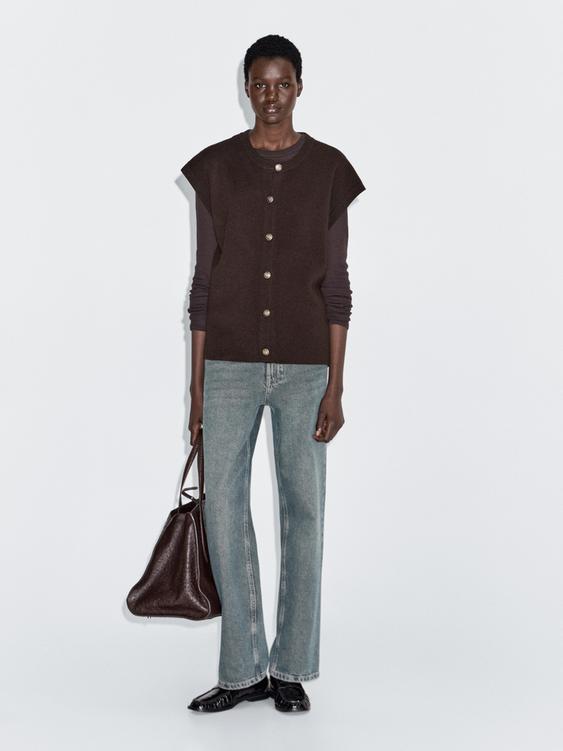 Knit vest with golden buttons