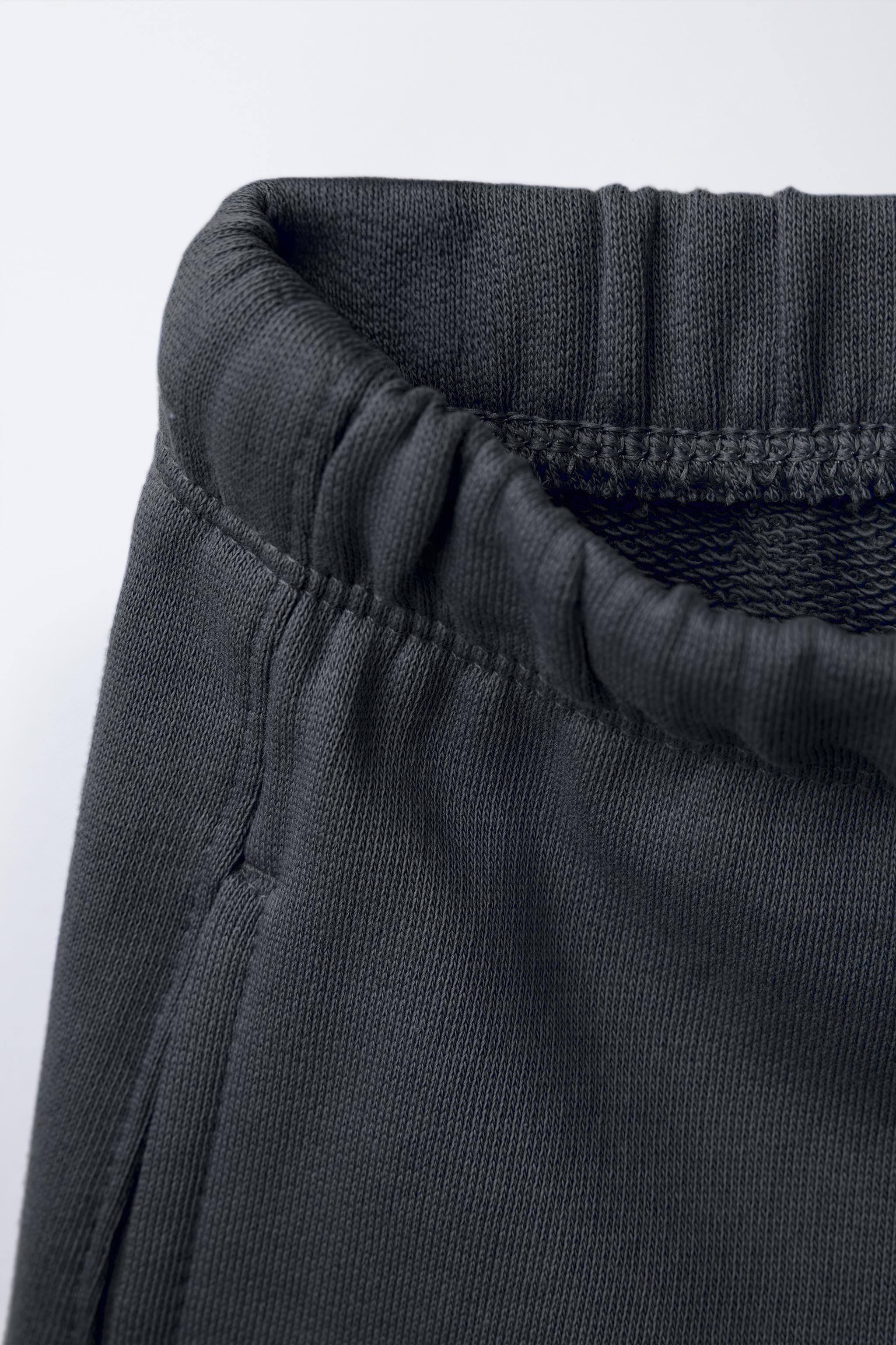 TEXT PLUSH SHORTS
