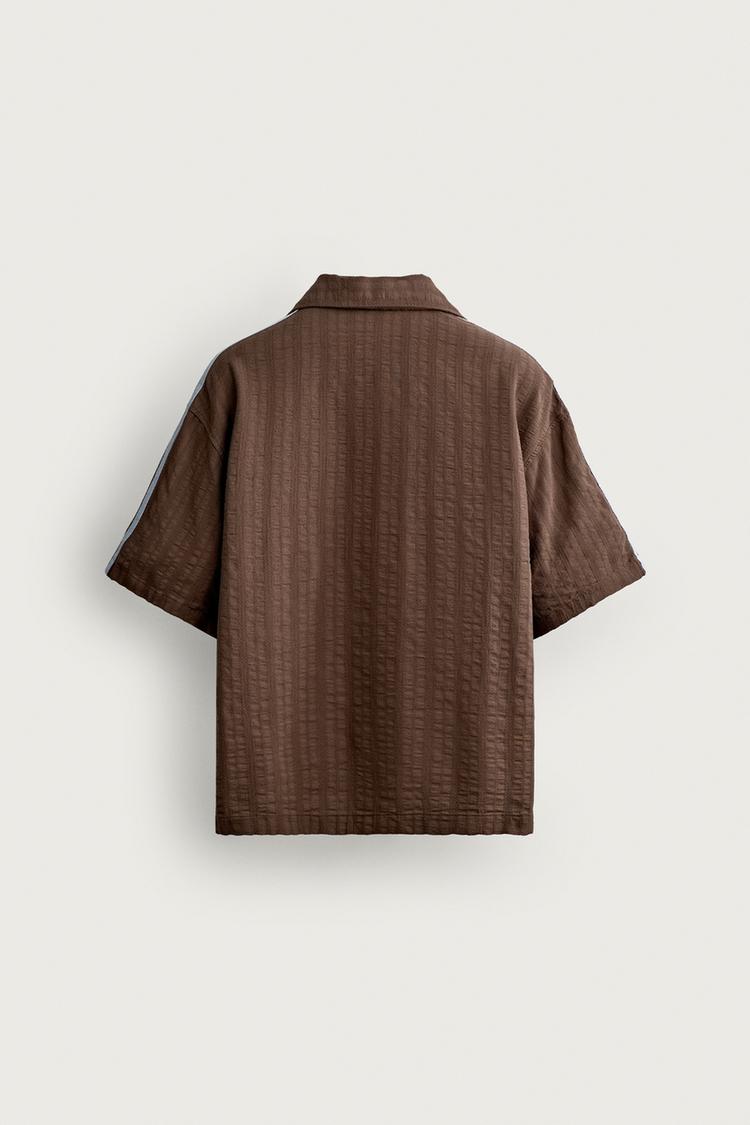 CAMISA RAYADA CON BORDADO DE CONTRASTE 8